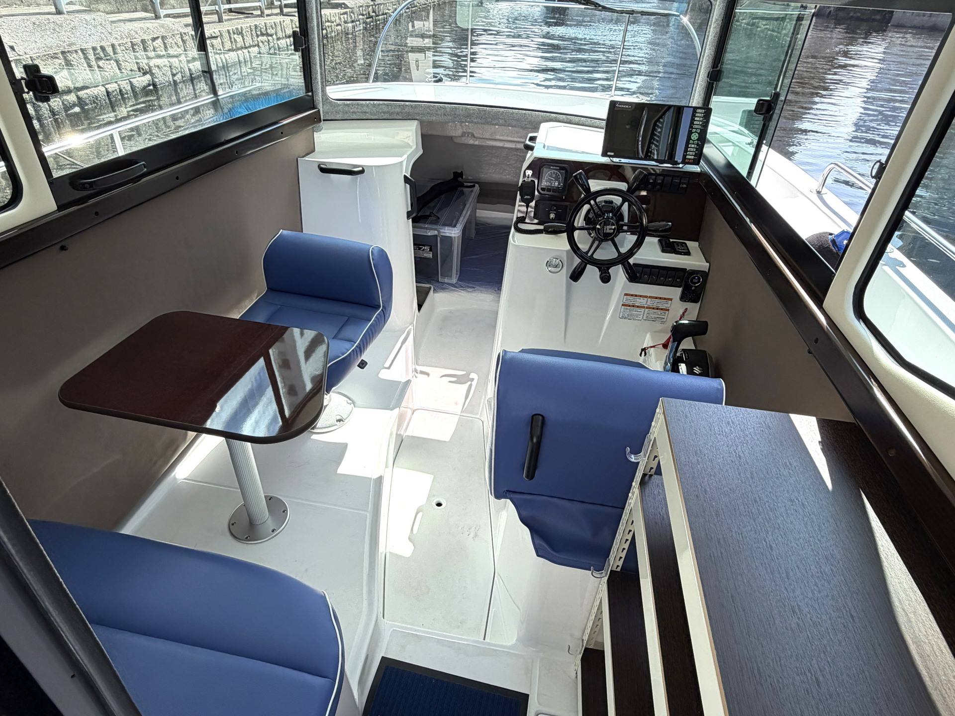 シーストーリー号船室内の様子