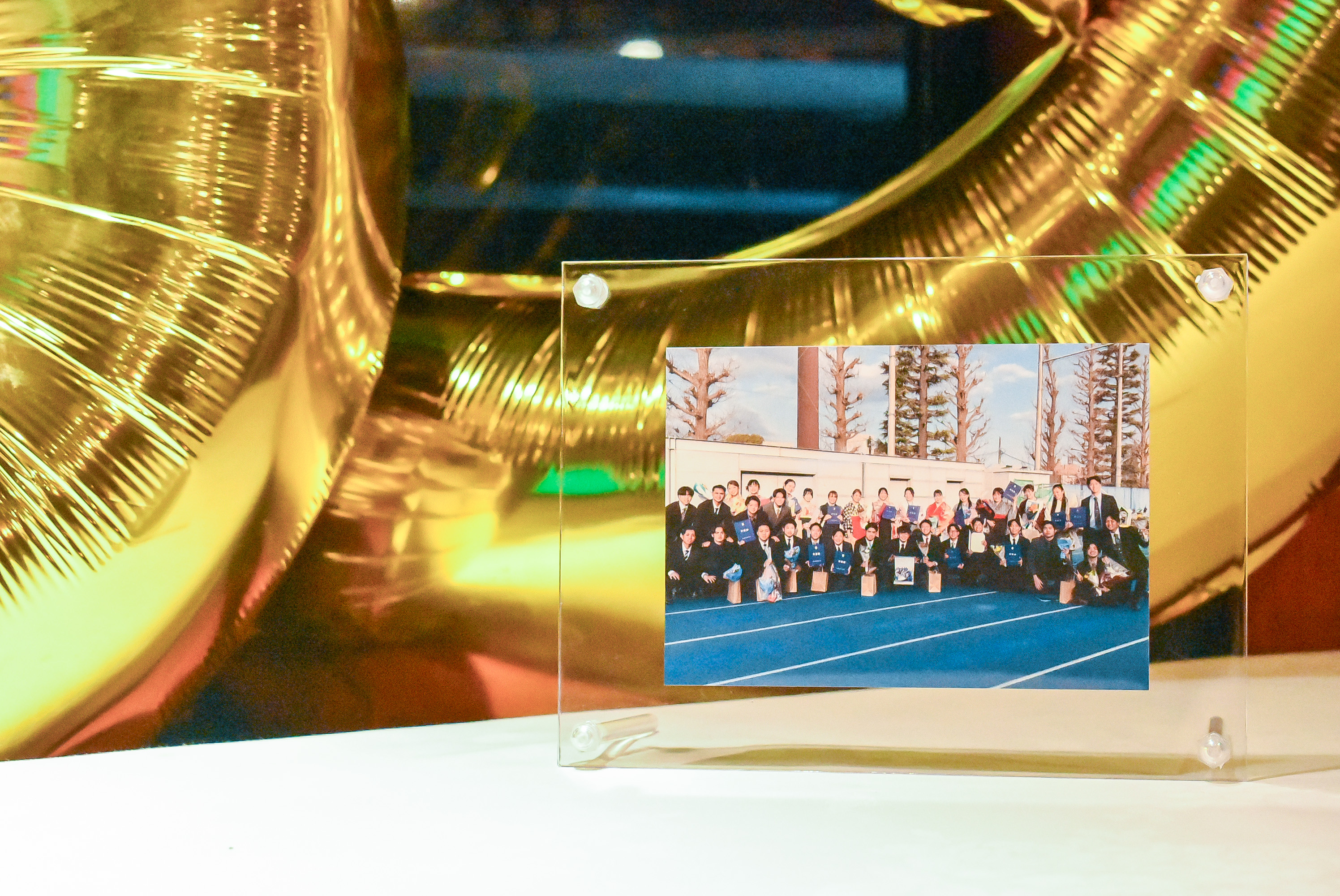 フォトフレームに入れられた集合写真