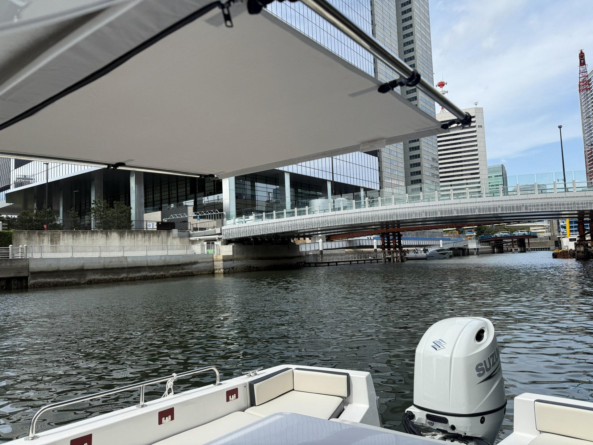 シーストーリー号後方デッキのオーニング