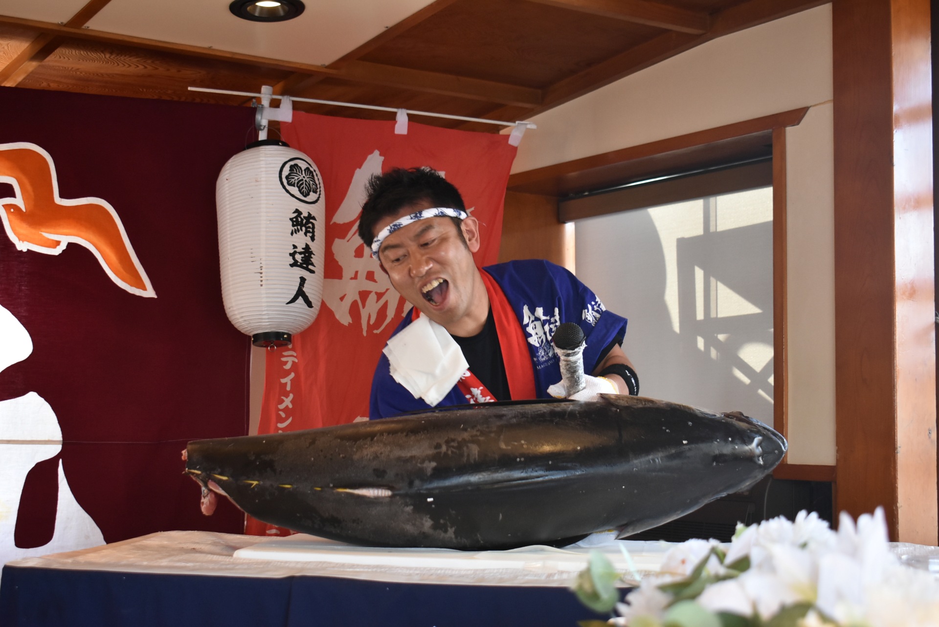 オリエンタルノア号で実施したマグロ解体ショー
