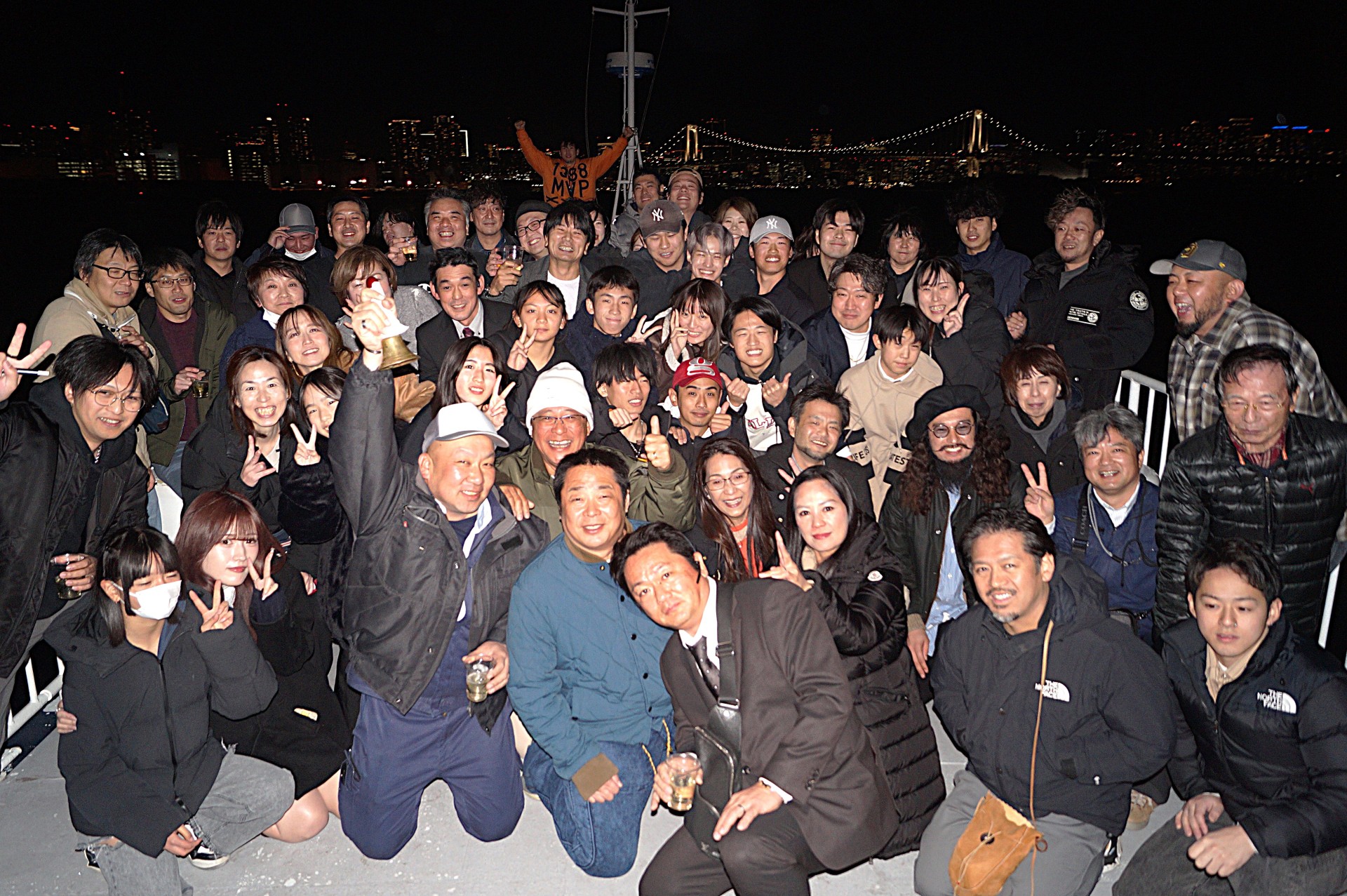 巨大マグロ解体ショーで大熱狂!子供も大人も笑顔あふれる特別な船上忘年会🍻