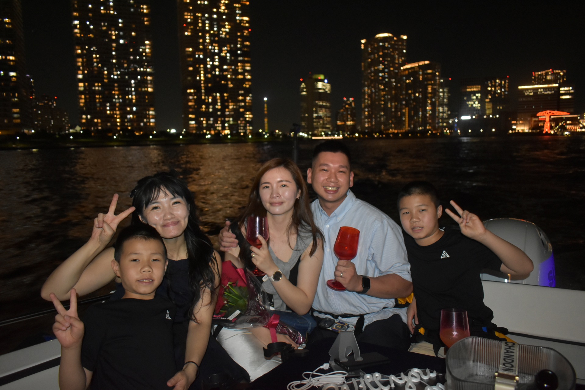 豊洲エリアで夜景と記念撮影